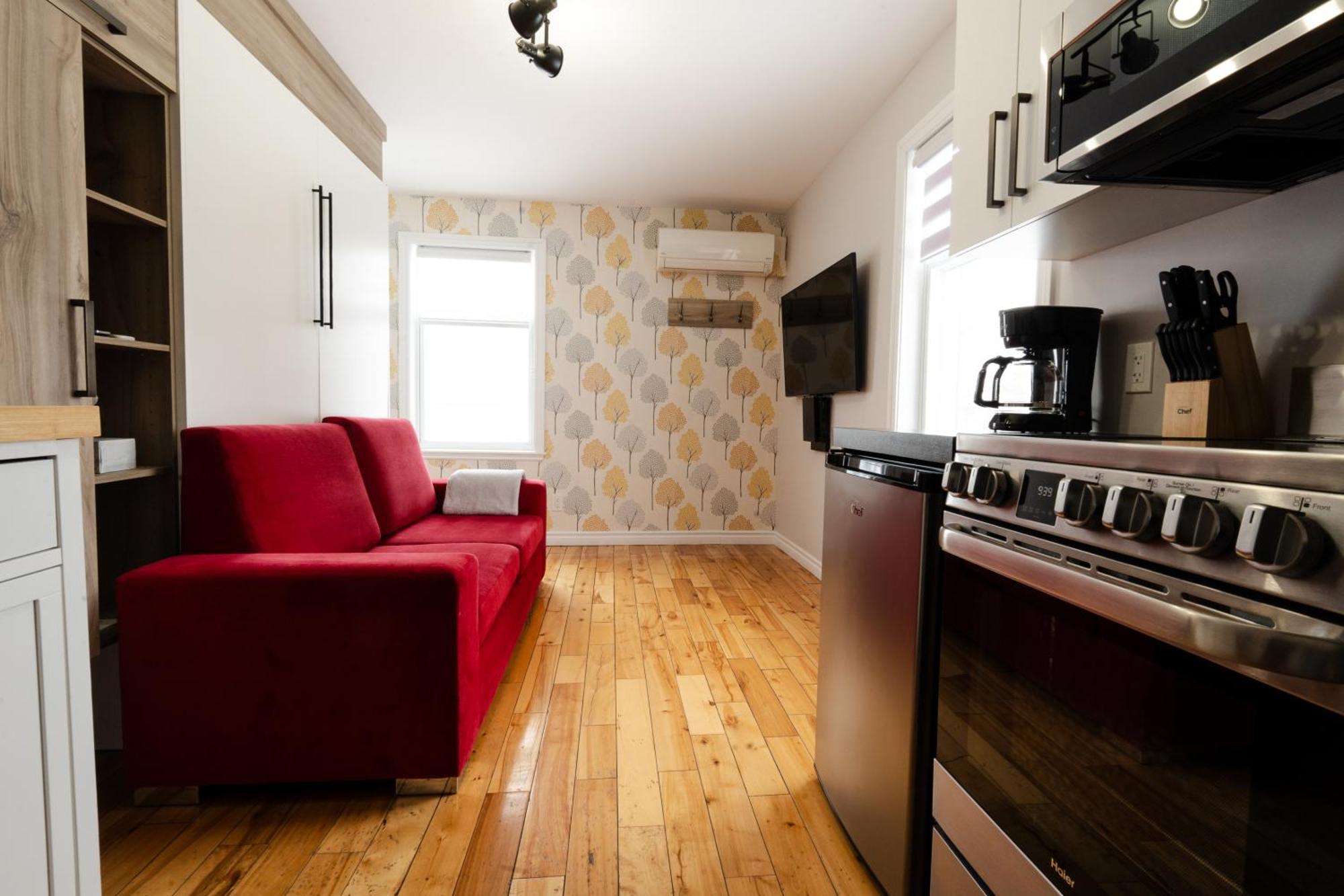 Hotel Les Quatre Bonheurs Amqui Bagian luar foto