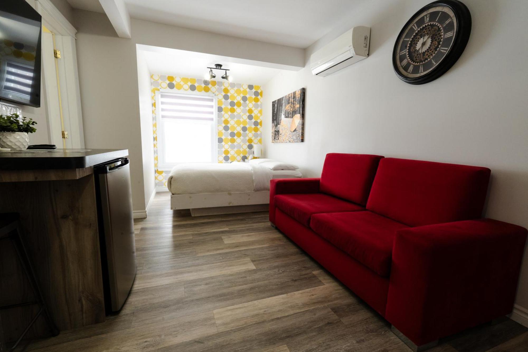 Hotel Les Quatre Bonheurs Amqui Bagian luar foto