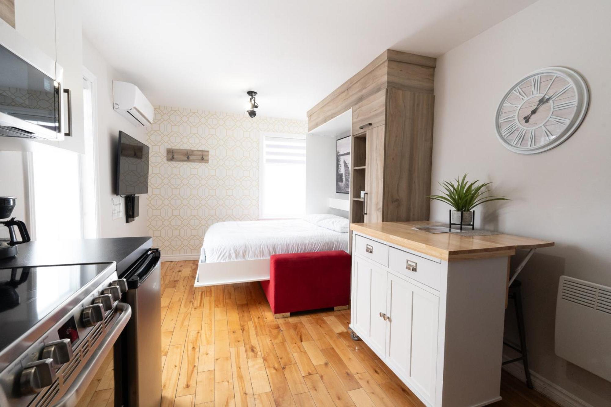 Hotel Les Quatre Bonheurs Amqui Bagian luar foto