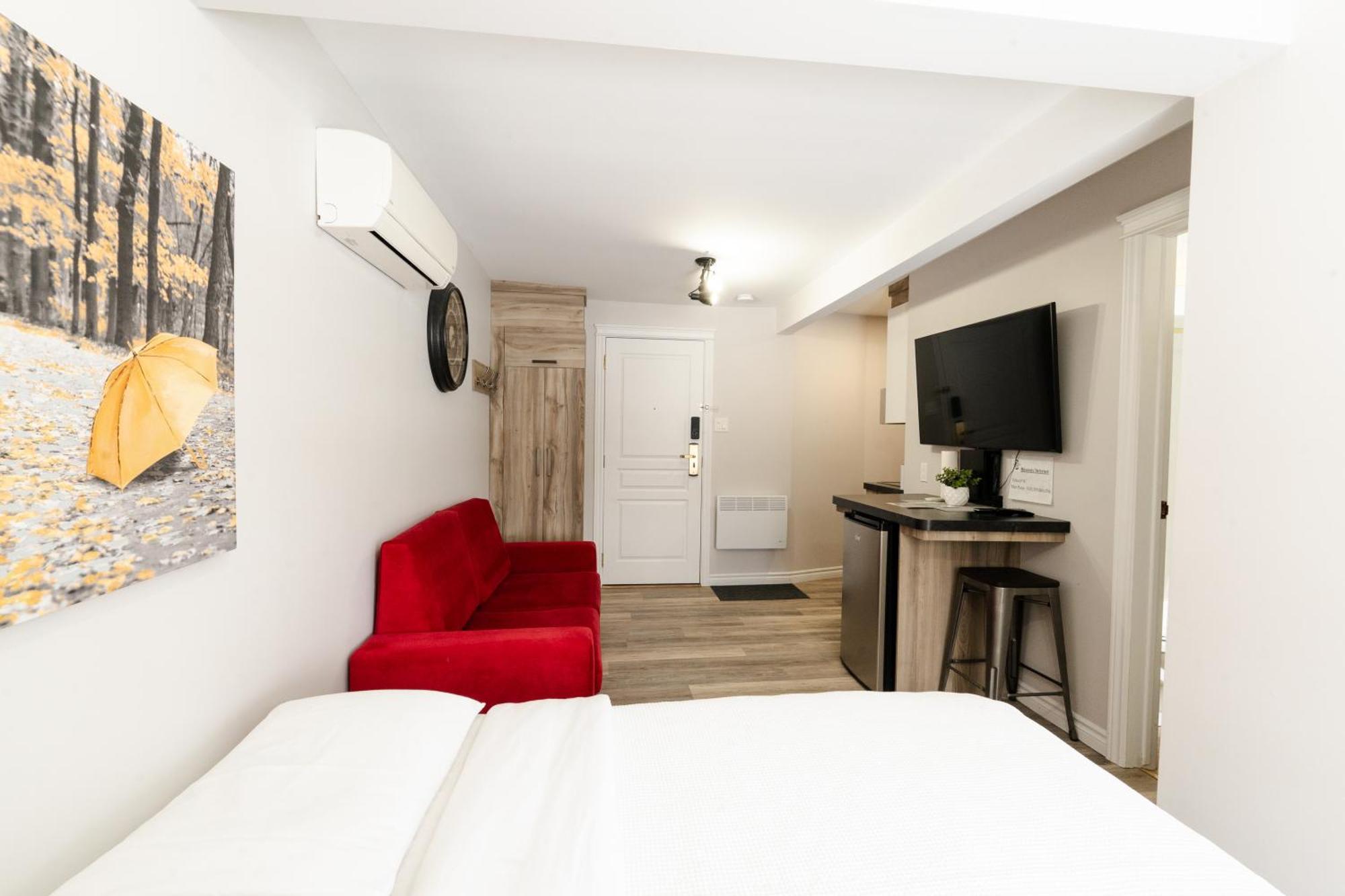 Hotel Les Quatre Bonheurs Amqui Bagian luar foto