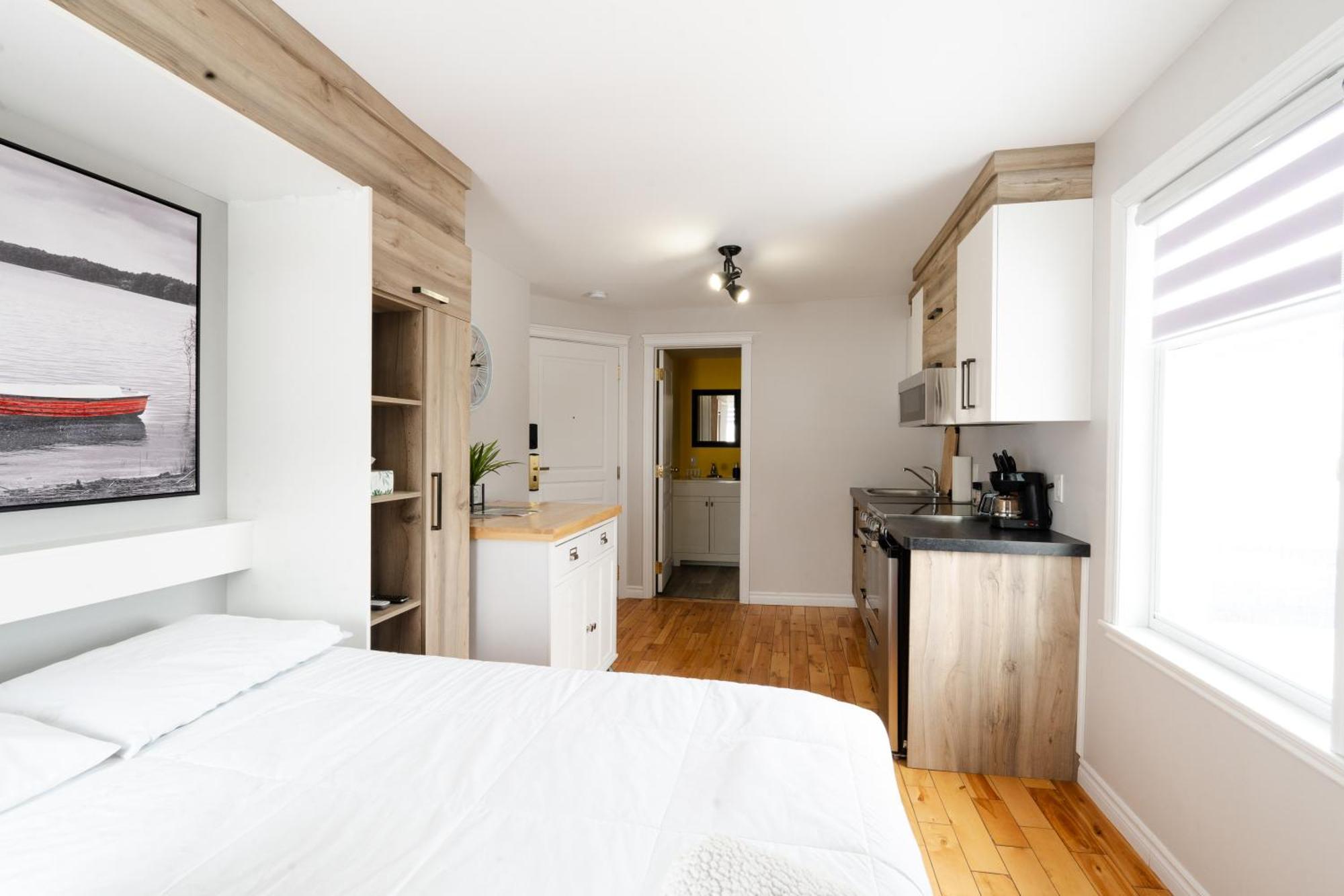 Hotel Les Quatre Bonheurs Amqui Bagian luar foto